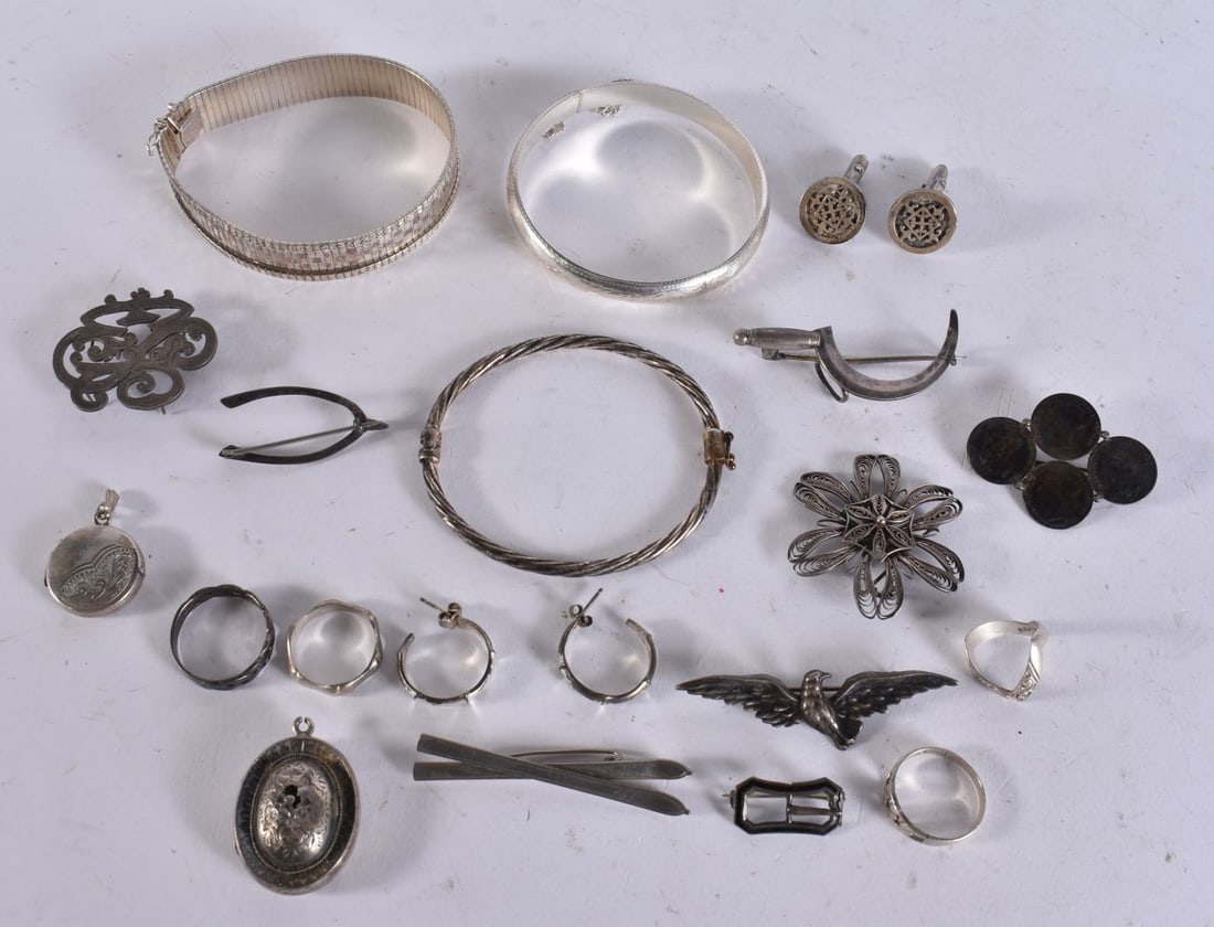ASSORTED SILVER JEWELLERY. 122 grams. (qty) (1 of 8)