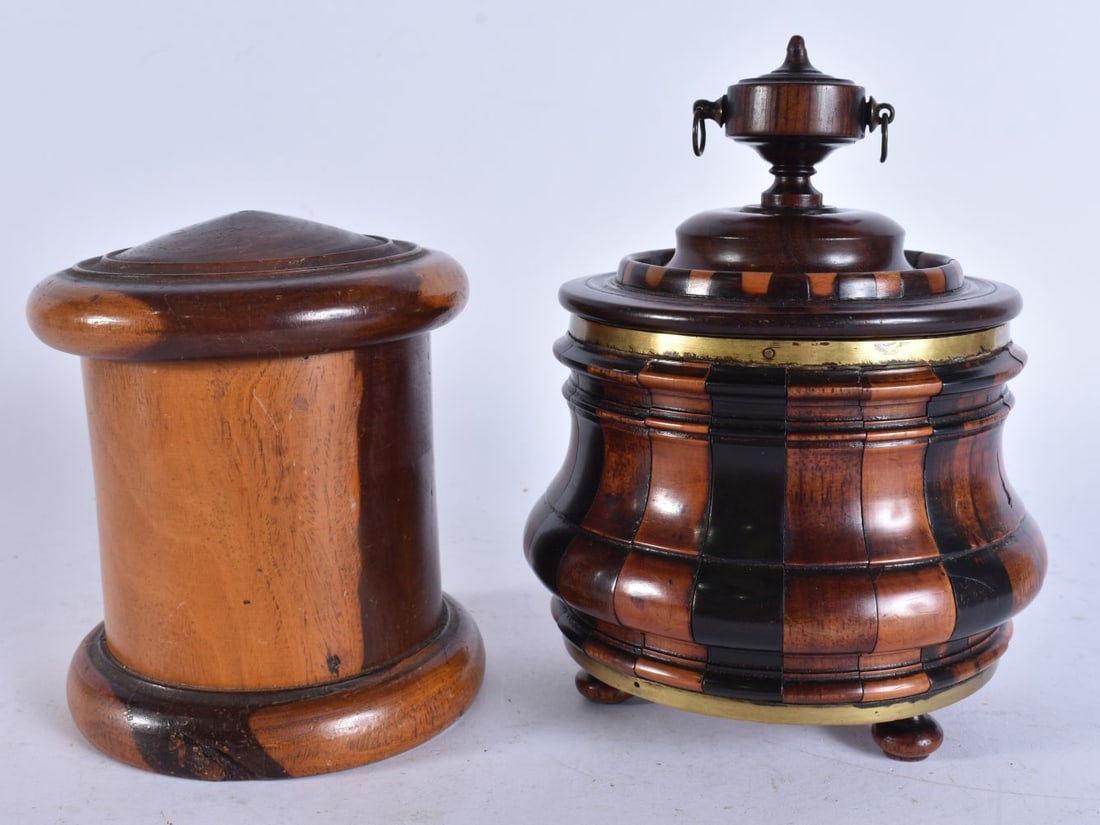 A LOVELY ANTIQUE TREEN WOOD TOBACCO PRESSER AND COVER together with a similar string box and cover. (1 of 4)