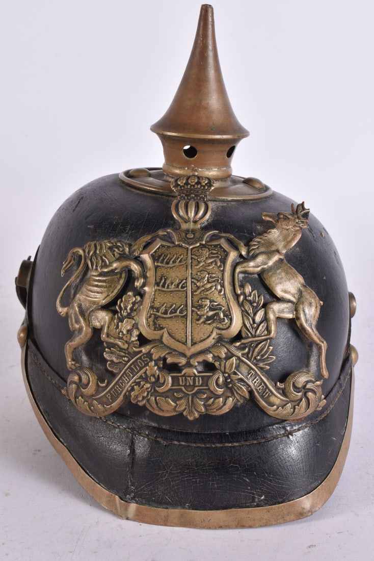 WW1 Era German Pickelhaube helmet Needs Repair With liner. 18 cm x 14 cm. (1 of 4)