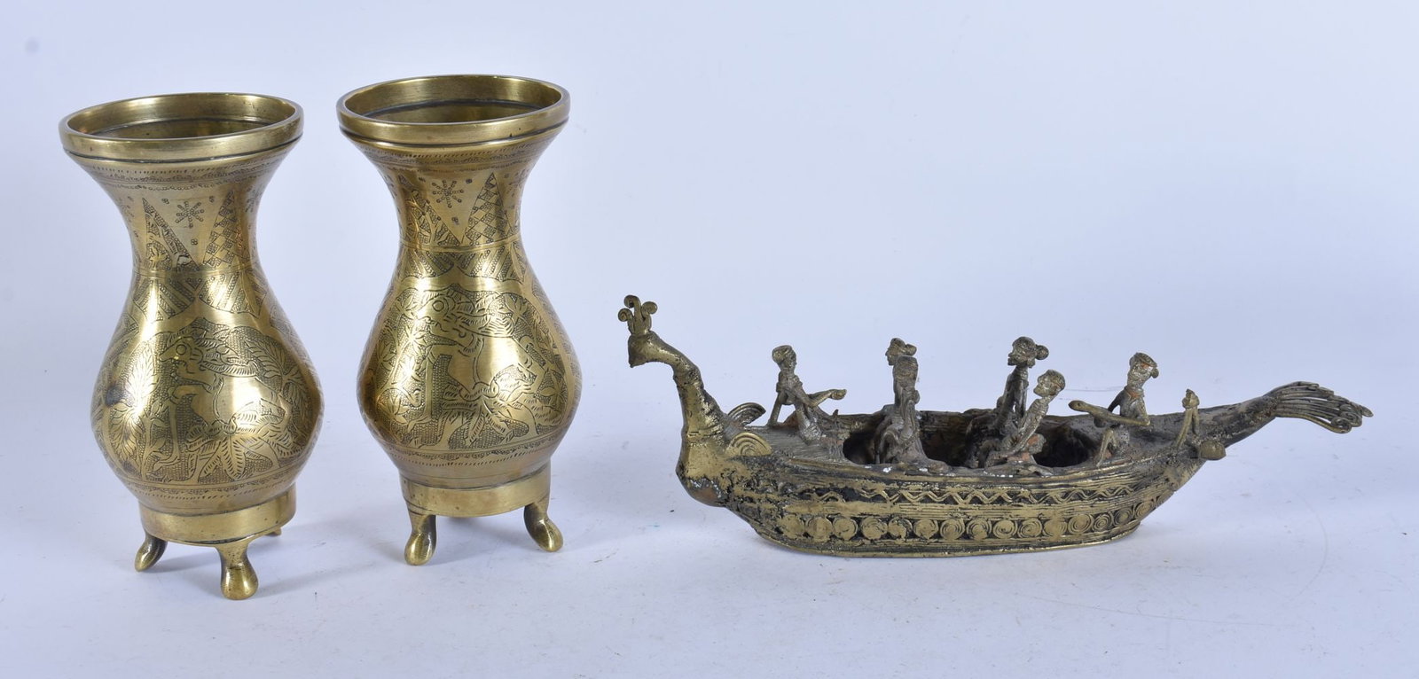 AN ANTIQUE INDIAN BRONZE BOAT and two bronze vases. Largest 23 cm wide. (3) (1 of 8)