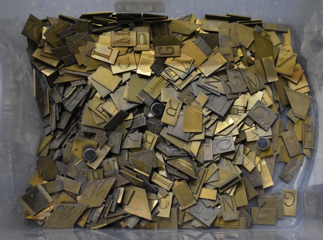 Antique Brass Letter Press Pieces 7.5KG. (qty): Antique Brass Letter Press Pieces 7.5KG. (qty)