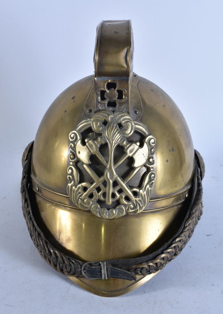 Victorian Brass Fire Brigade Helmet w/ Lining 1240g. 38 cm x 18 cm.: Victorian Brass Fire Brigade Helmet w/ Lining 1240g. 38 cm x 18 cm.