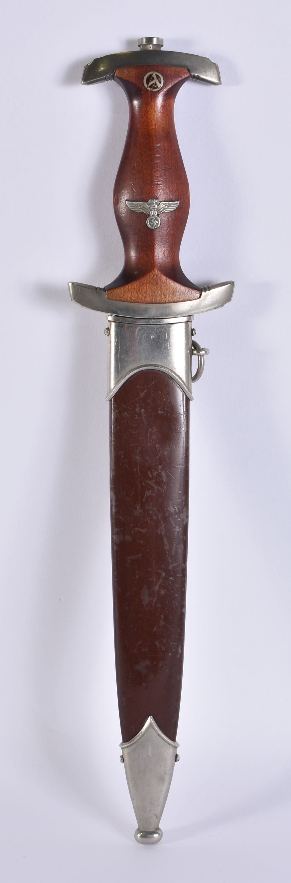 A GERMAN MILITARY DAGGER. 37 cm long. We are UNABLE to offer in-House shipping on this Lot (1 of 4)