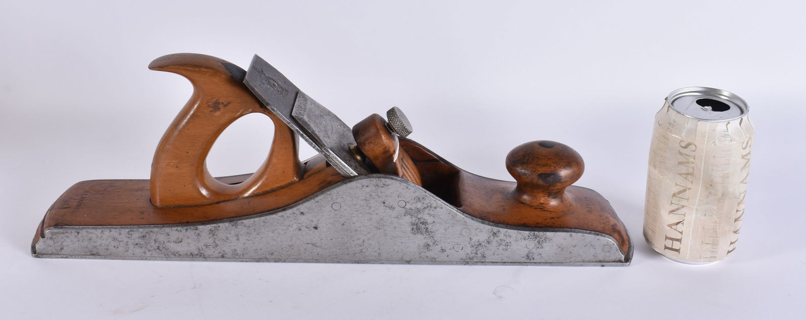 A LARGE ANTIQUE CARPENTERS PLANE. 42 cm long.: A LARGE ANTIQUE CARPENTERS PLANE. 42 cm long.