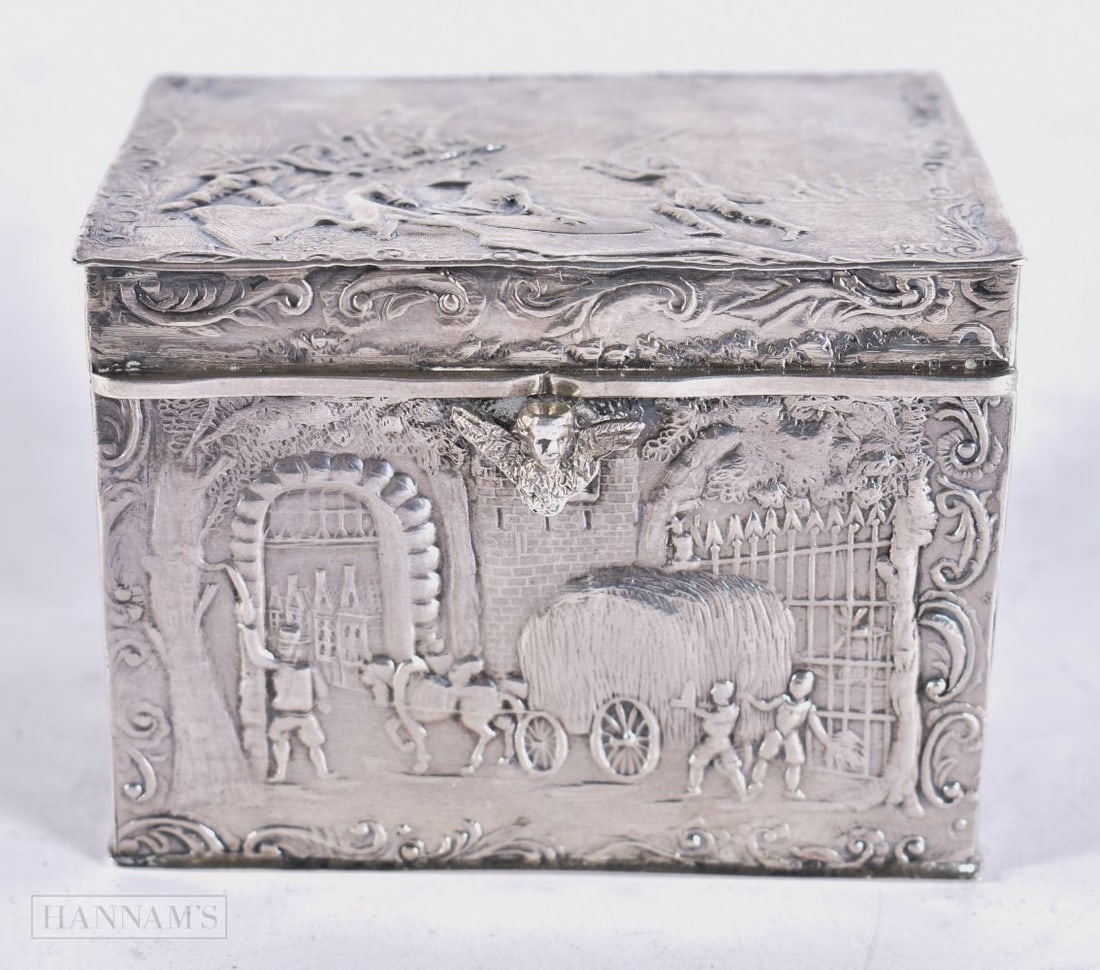 AN ANTIQUE DUTCH SILVER BOX. 212 grams. 8.75 cm x 6.5 cm. (1 of 4)