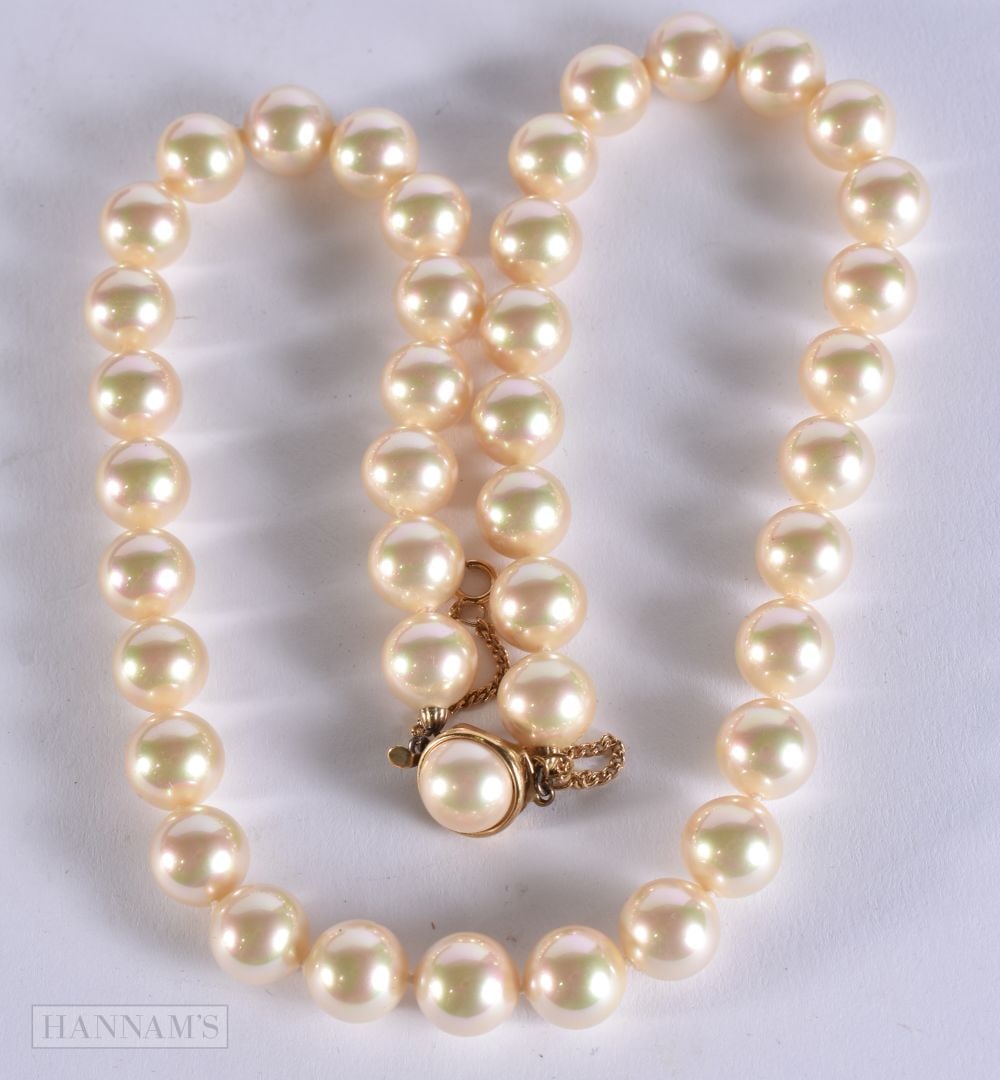 A SILVER GILT AND PEARL NECKLACE. 42 cm long. (1 of 3)