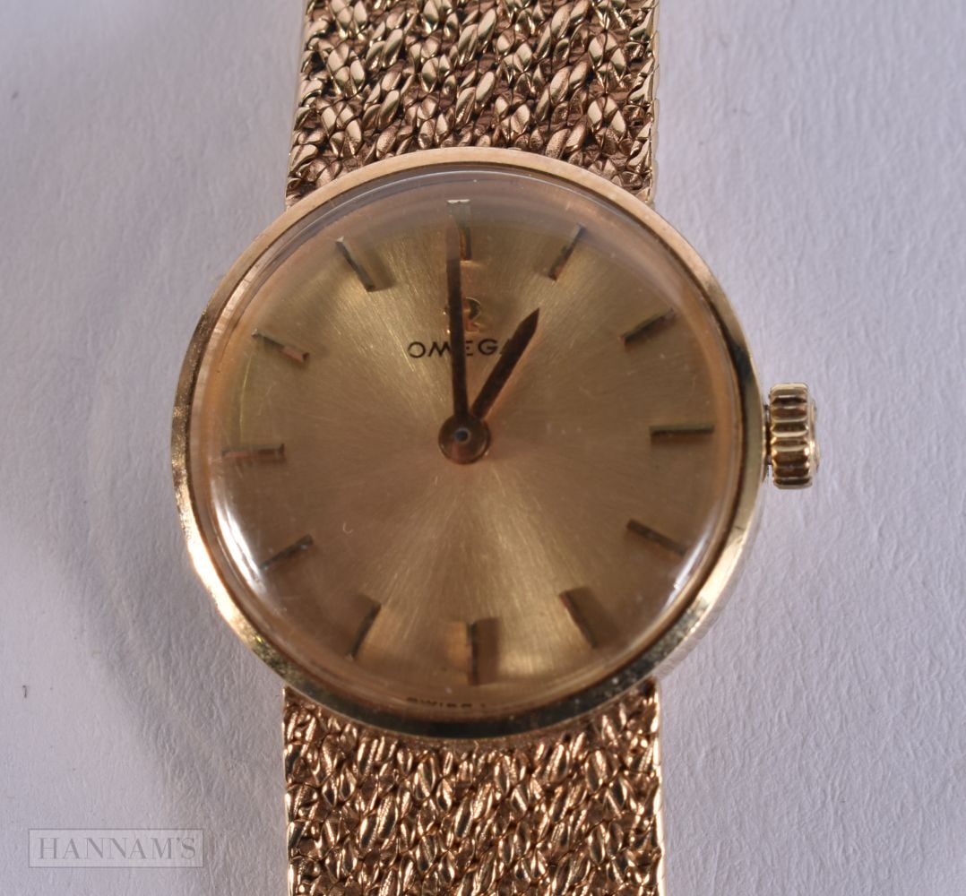 A 9CT GOLD OMEGA WRISTWATCH with 9ct gold strap. Not running. 27 grams. 16 cm long, dial 2 cm wide.: A 9CT GOLD OMEGA WRISTWATCH with 9ct gold strap. Not running. 27 grams. 16 cm long, dial 2 cm wide.