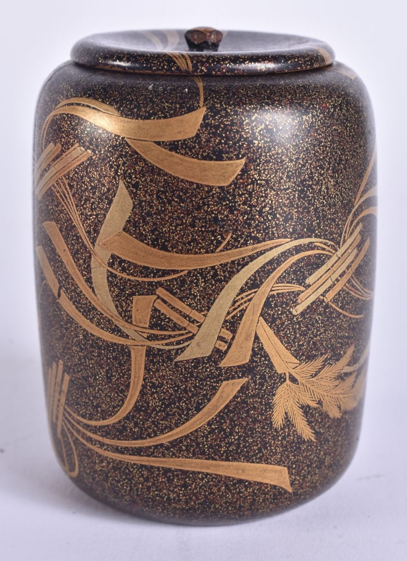 A FINE 19TH CENTURY JAPANESE MEIJI PERIOD GOLD LACQUER TEA CADDY AND COVER. 9 cm x 5.5 cm. (1 of 5)