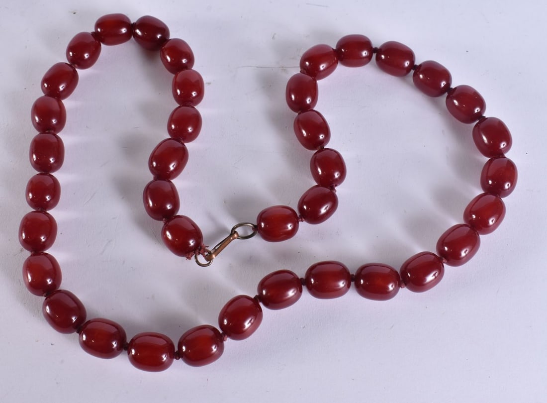 A BEADED BAKELITE NECKLACE. Untested. 184 grams. 84 cm long, each bead 2 cm wide. (1 of 4)
