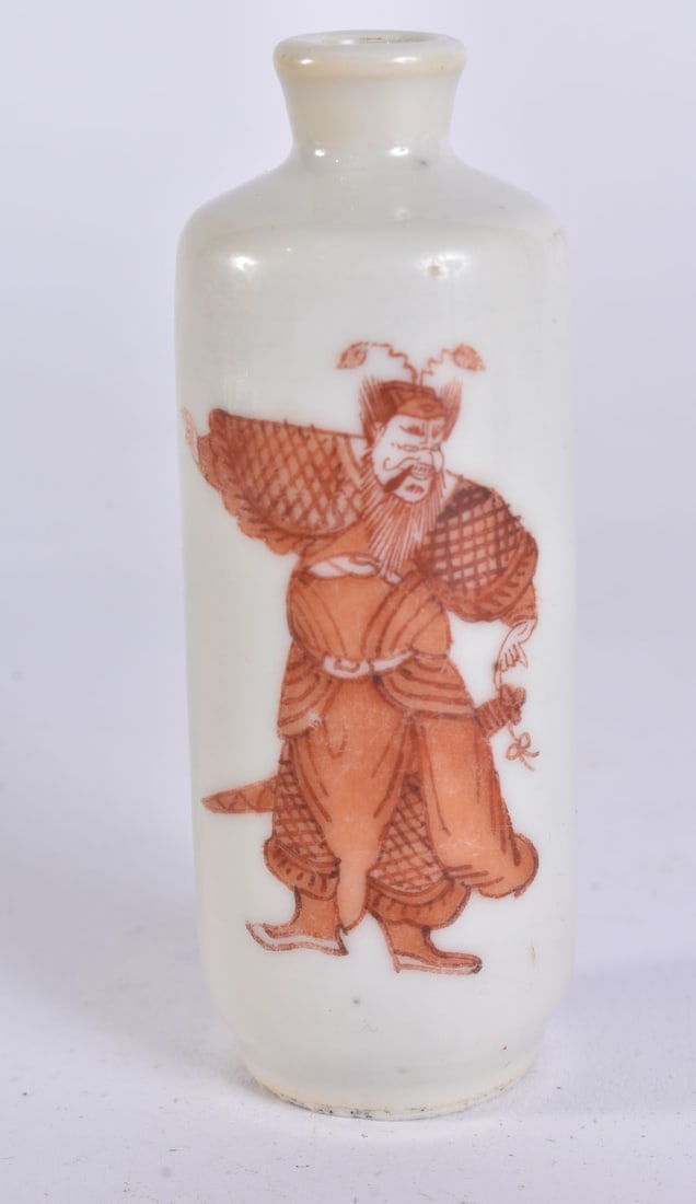 A CHINESE QING DYNASTY IRON RED PORCELAIN SNUFF BOTTLE. 8.5 cm high. (1 of 5)