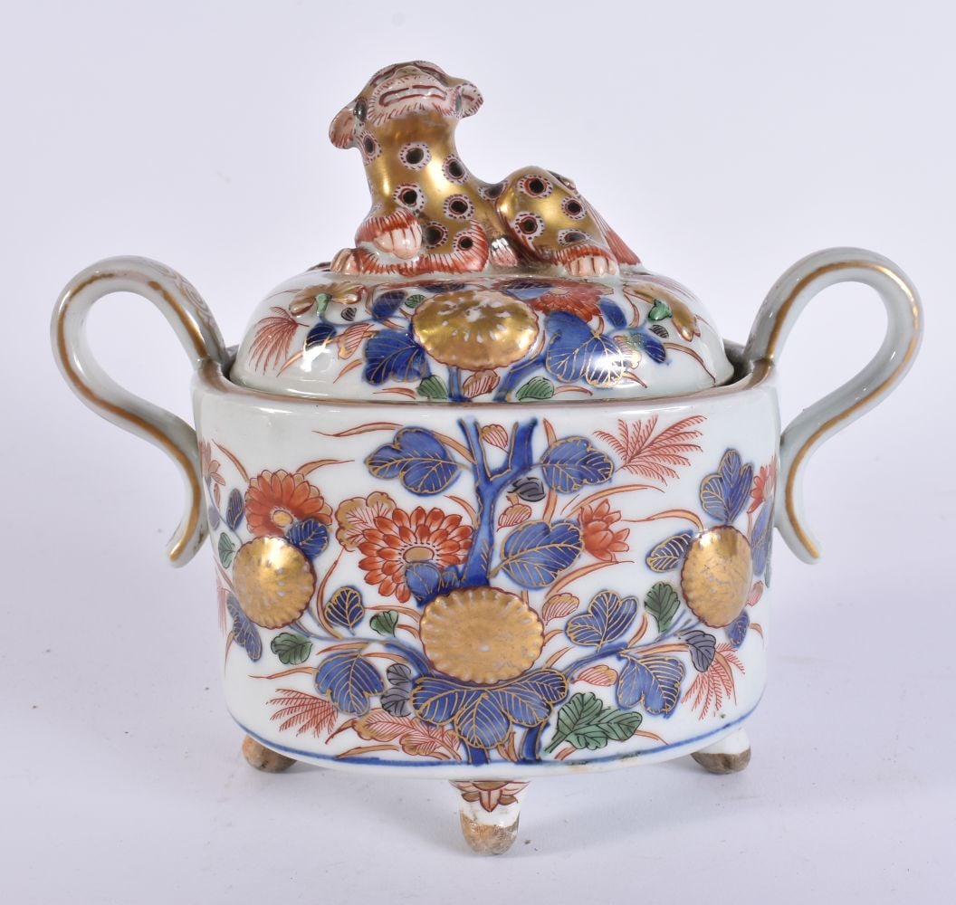 A 19TH CENTURY JAPANESE MEIJI PERIOD IMARI PORCELAIN CENSER AND COVER painted with flowers. 16.5 cm: A 19TH CENTURY JAPANESE MEIJI PERIOD IMARI PORCELAIN CENSER AND COVER painted with flowers. 16.5 cm wide.