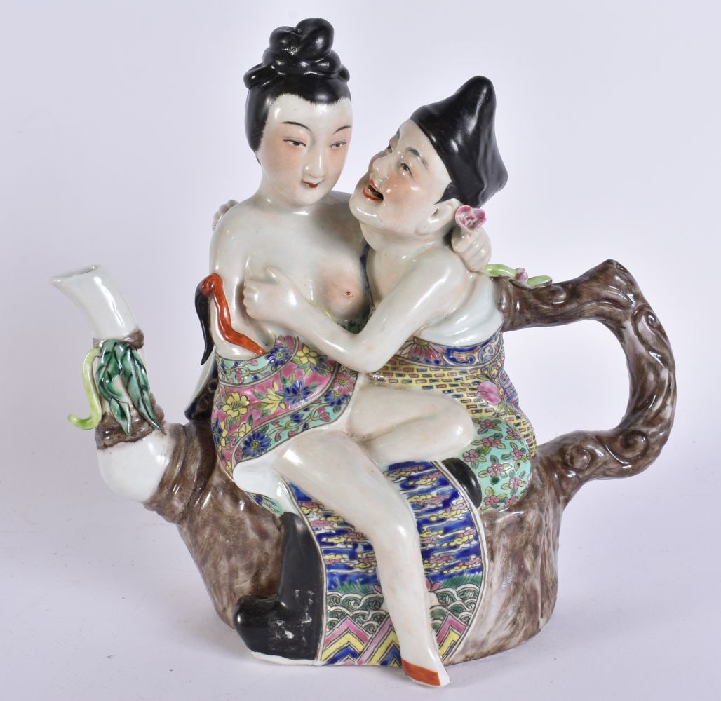 AN EARLY 20TH CENTURY CHINESE FAMILLE ROSE FIGURAL TEAPOT AND COVER Late Qing/Republic. 22 cm x 18 c (1 of 7)