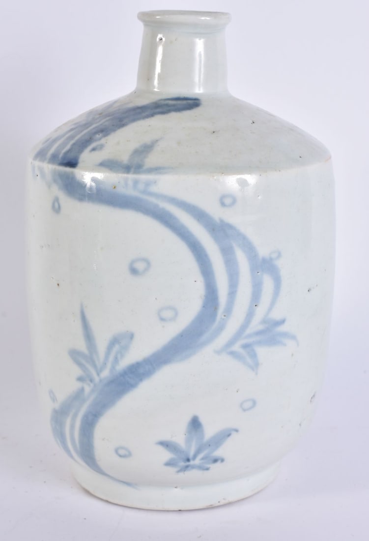A 19TH CENTURY KOREAN BLUE AND WHITE BULBOUS VASE painted with blue sprays. 22.5 cm high. (1 of 4)