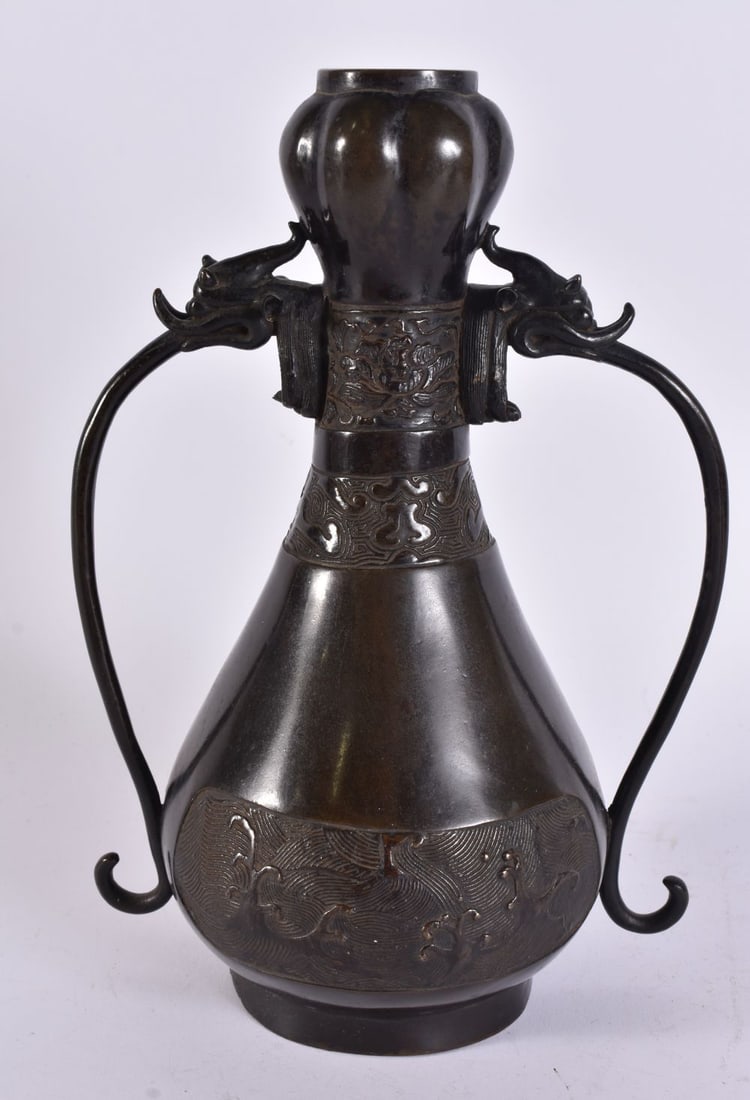 A 17TH/18TH CENTURY CHINESE TWIN HANDLED BRONZE VASE with kylin handles. 25 cm x 12 cm.: A 17TH/18TH CENTURY CHINESE TWIN HANDLED BRONZE VASE with kylin handles. 25 cm x 12 cm.