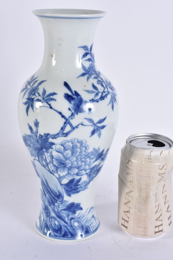 A 19TH CENTURY CHINESE BLUE AND WHITE PORCELAIN BALUSTER VASE Late Qing. 25.5 cm high. (1 of 5)