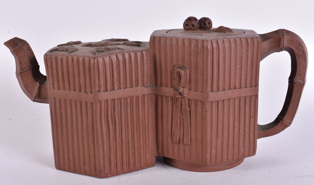 A 19TH CENTURY CHINESE LOZENGE FORM YIXING TEAPOT AND COVER Late Qing. 21 cm wide.: A 19TH CENTURY CHINESE LOZENGE FORM YIXING TEAPOT AND COVER Late Qing. 21 cm wide.