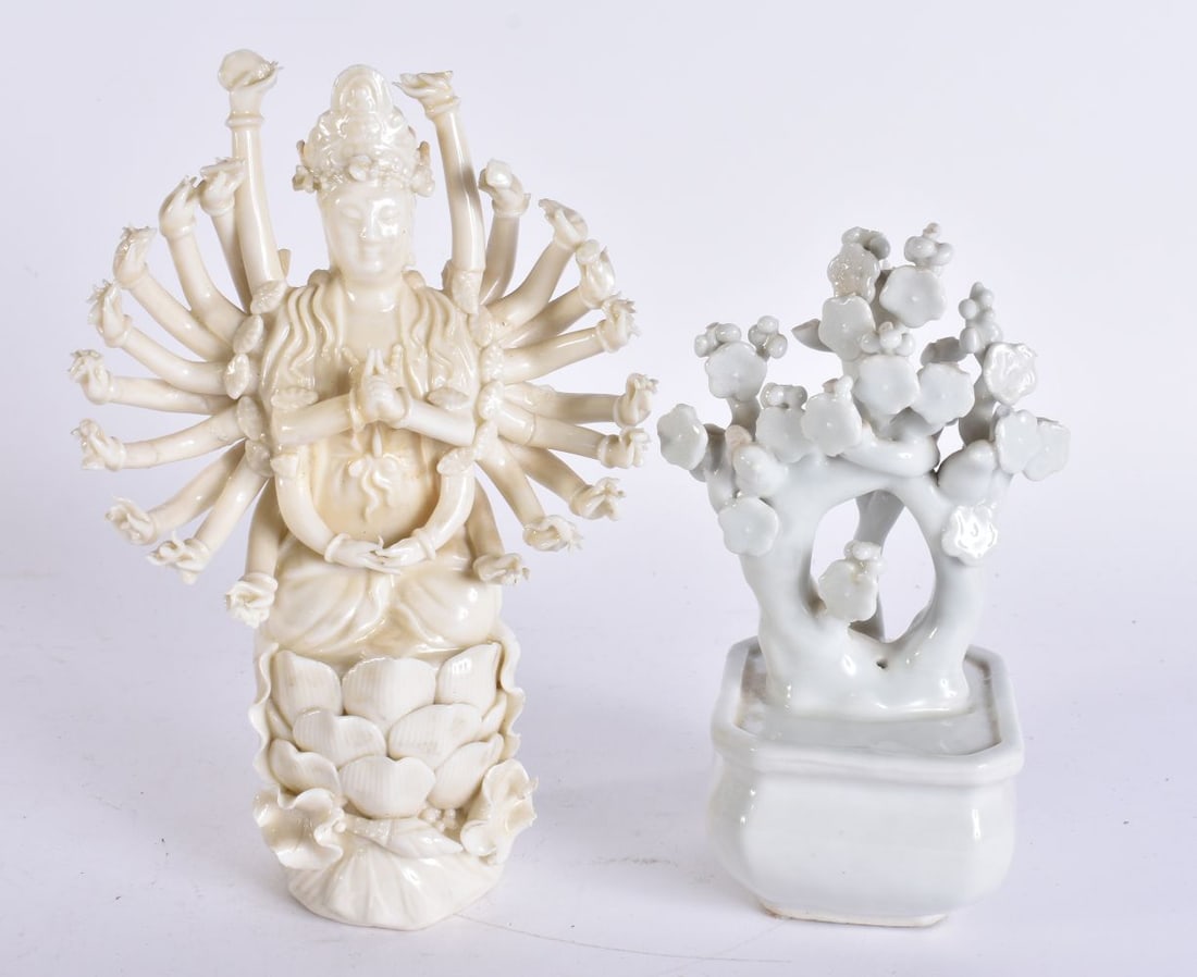 A CHINESE QING DYNASTY BLANC DE CHINE SCHOLARS FLOWER VASE together with a buddha. Largest 23 cm hig: A CHINESE QING DYNASTY BLANC DE CHINE SCHOLARS FLOWER VASE together with a buddha. Largest 23 cm high. (2)