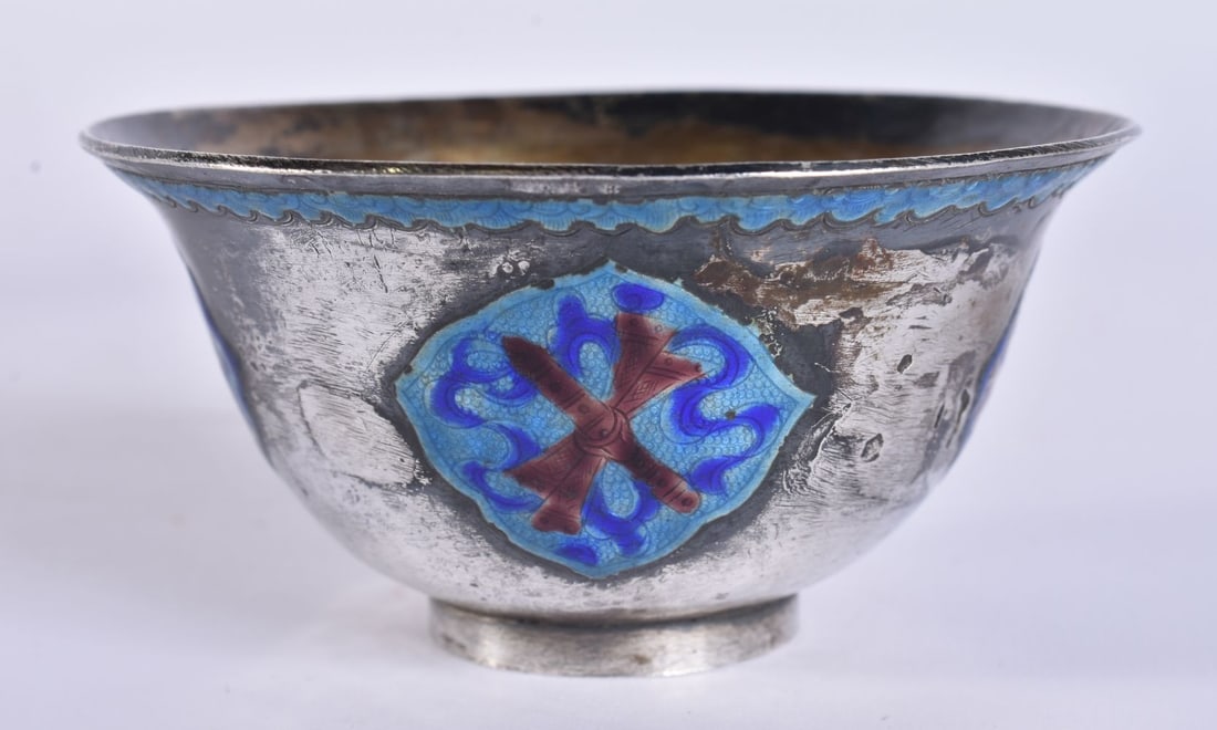 A LATE 19TH CENTURY CHINESE SILVER AND ENAMEL TEABOWL Late Qing. 70 grams. 8.75 cm wide. (1 of 4)