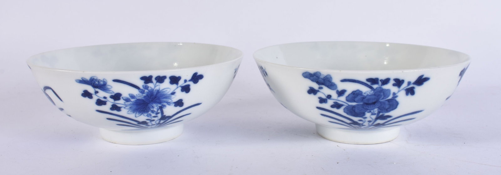A PAIR OF LATE 19TH CENTURY CHINESE BLUE AND WHITE PORCELAIN BOWLS Late Qing. 13 cm wide. (1 of 5)