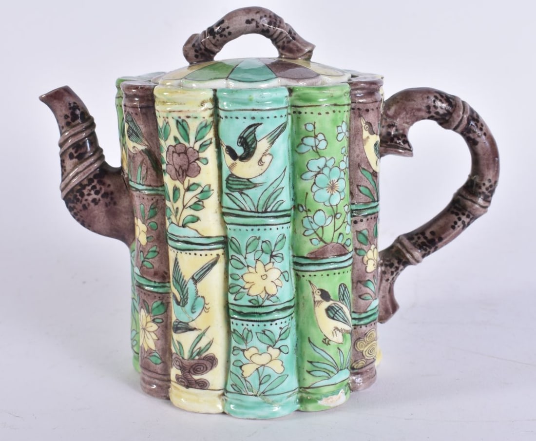 A CHINESE QING DYNASTY PORCELAIN RIBBED BAMBOO FORM TEAPOT AND COVER. 14 cm wide. (1 of 6)