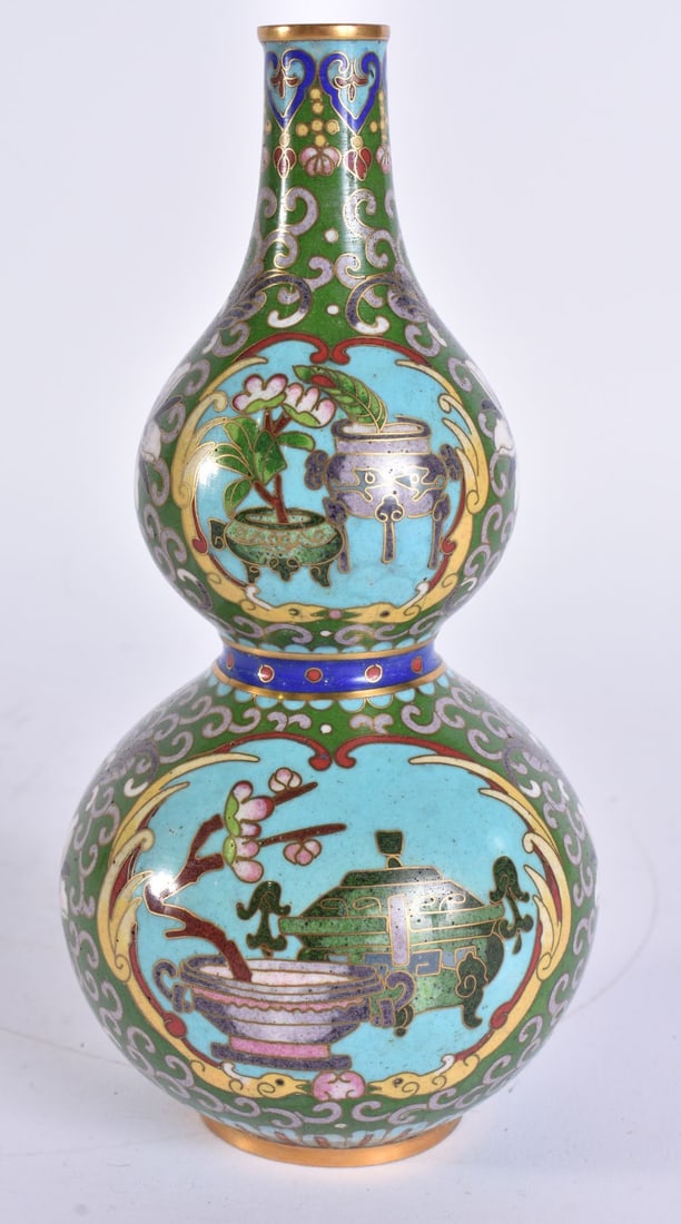 A CHINESE REPUBLICAN PERIOD CLOISONNE ENAMEL GOURD VASE. 16.5 cm high. (1 of 5)
