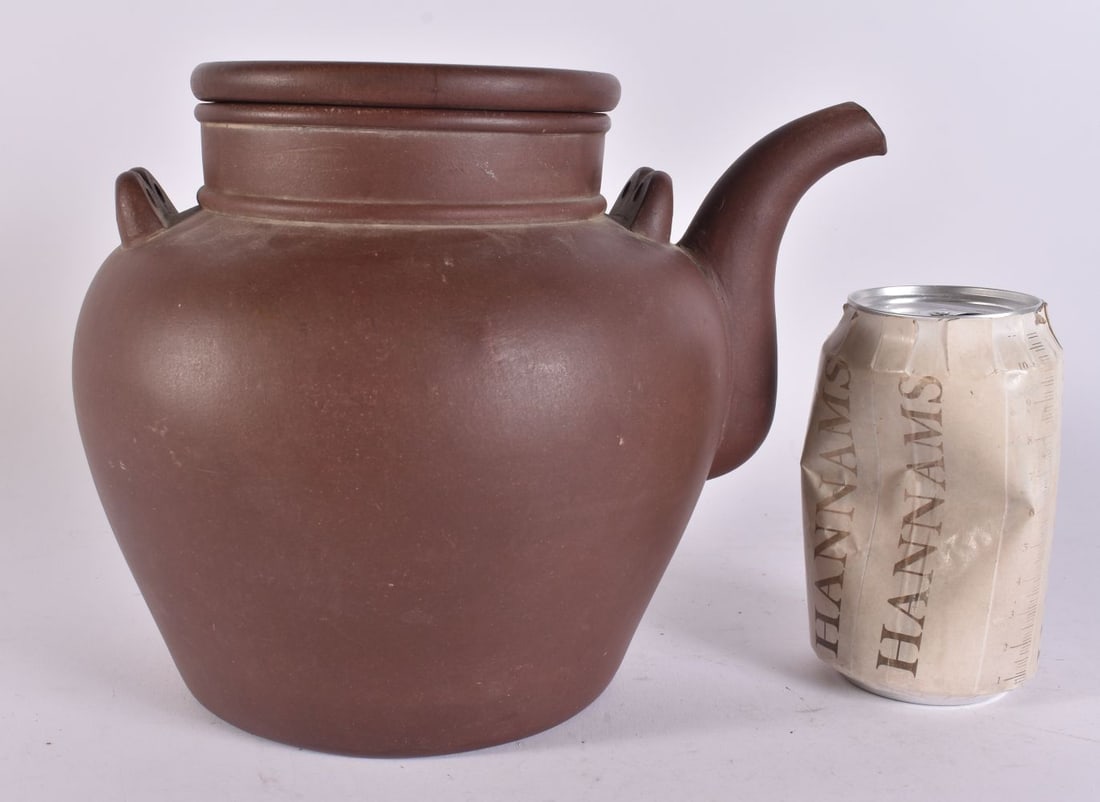 A LARGE 19TH CENTURY CHINESE VIETNAMESE MARKET YIXING POTTERY TEAPOT. 20 cm x 18 cm.: A LARGE 19TH CENTURY CHINESE VIETNAMESE MARKET YIXING POTTERY TEAPOT. 20 cm x 18 cm.
