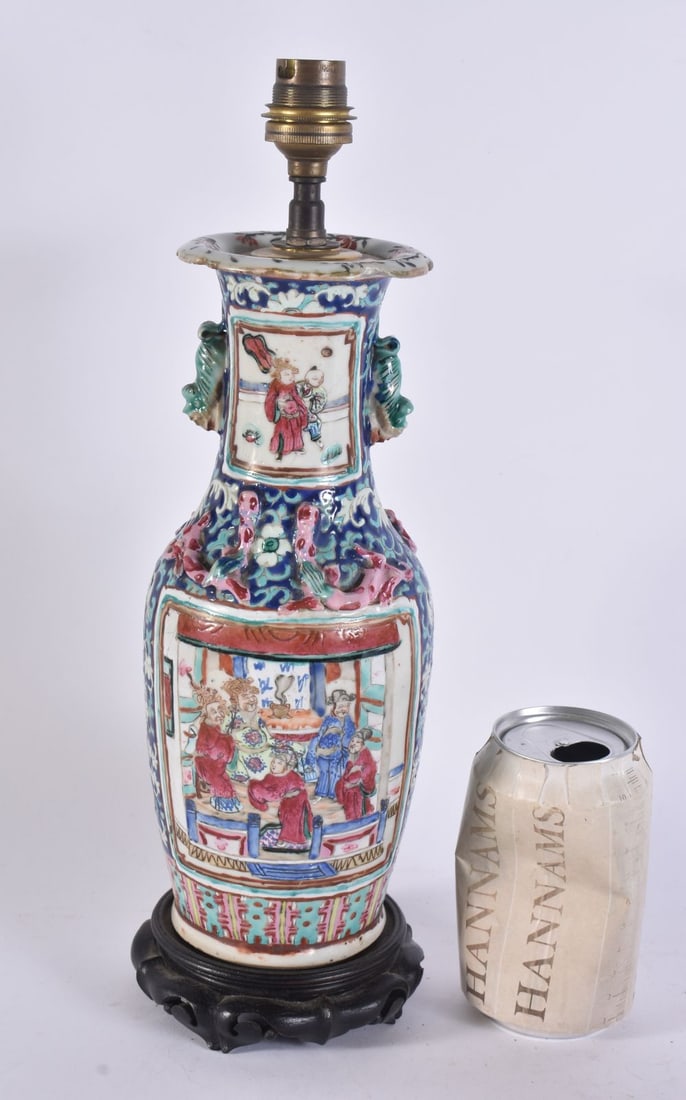 A 19TH CENTURY CHINESE FAMILLE ROSE PORCELAIN LAMP Late Qing. 34 cm high.: A 19TH CENTURY CHINESE FAMILLE ROSE PORCELAIN LAMP Late Qing. 34 cm high.