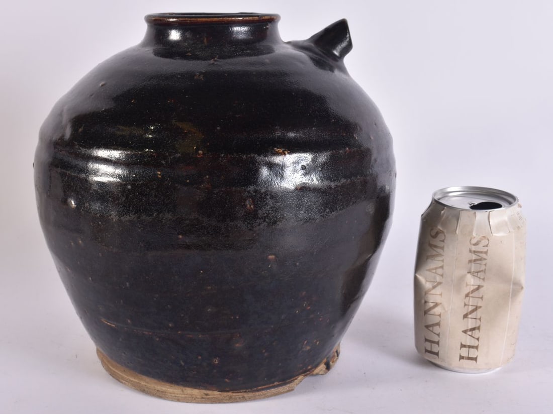 A LARGE CHINESE QING DYNASTY BROWN GLAZED STONEWARE EWER. 24 cm x 20 cm. (1 of 6)