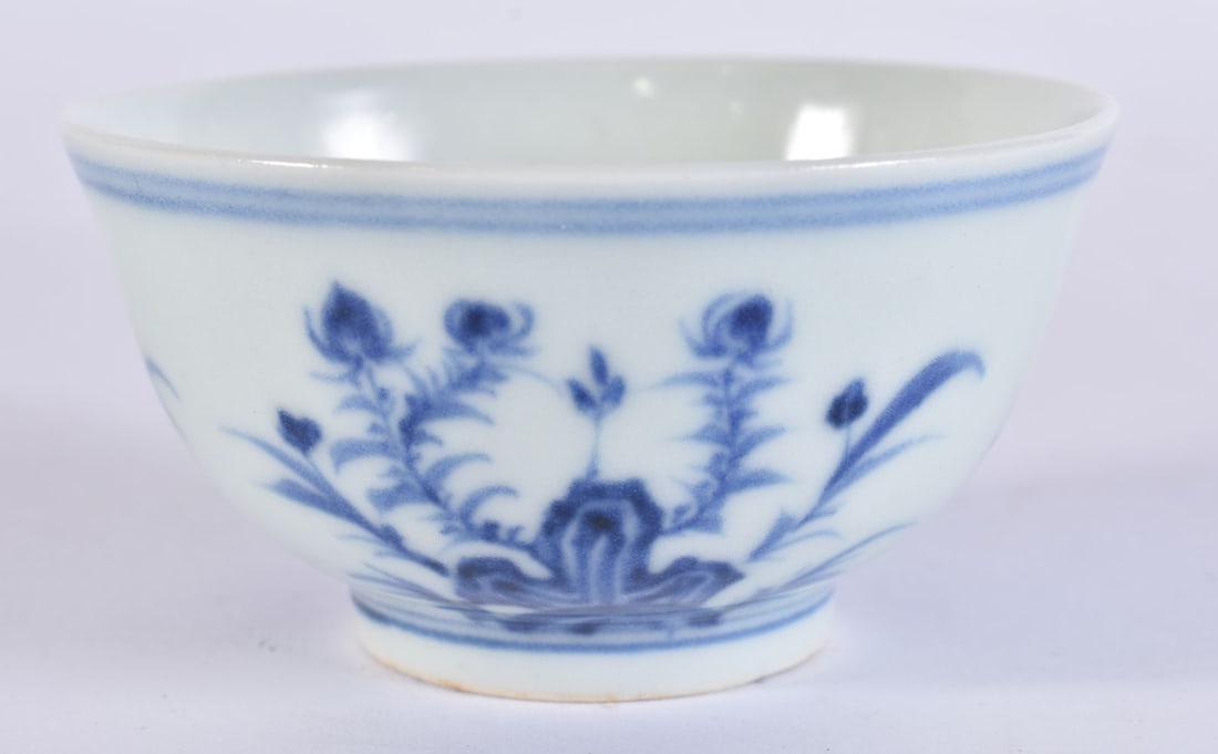 A CHINESE BLUE AND WHITE PORCELAIN TEABOWL. 7 cm wide. (1 of 4)