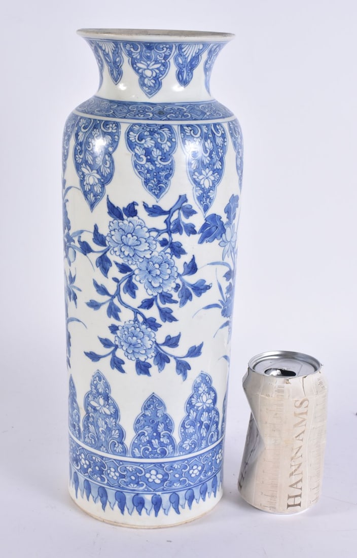 A LARGE 17TH CENTURY CHINESE BLUE AND WHITE PORCELAIN ROULEAU VASE Kangxi. 36 cm high. (1 of 6)