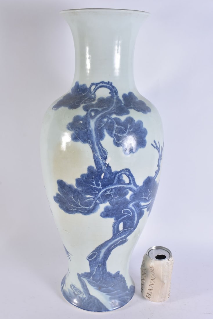 A LARGE CHINESE QING DYNASTY BLUE AND WHITE PORCELAIN BALUSTER VASE. 58 cm high. (1 of 6)