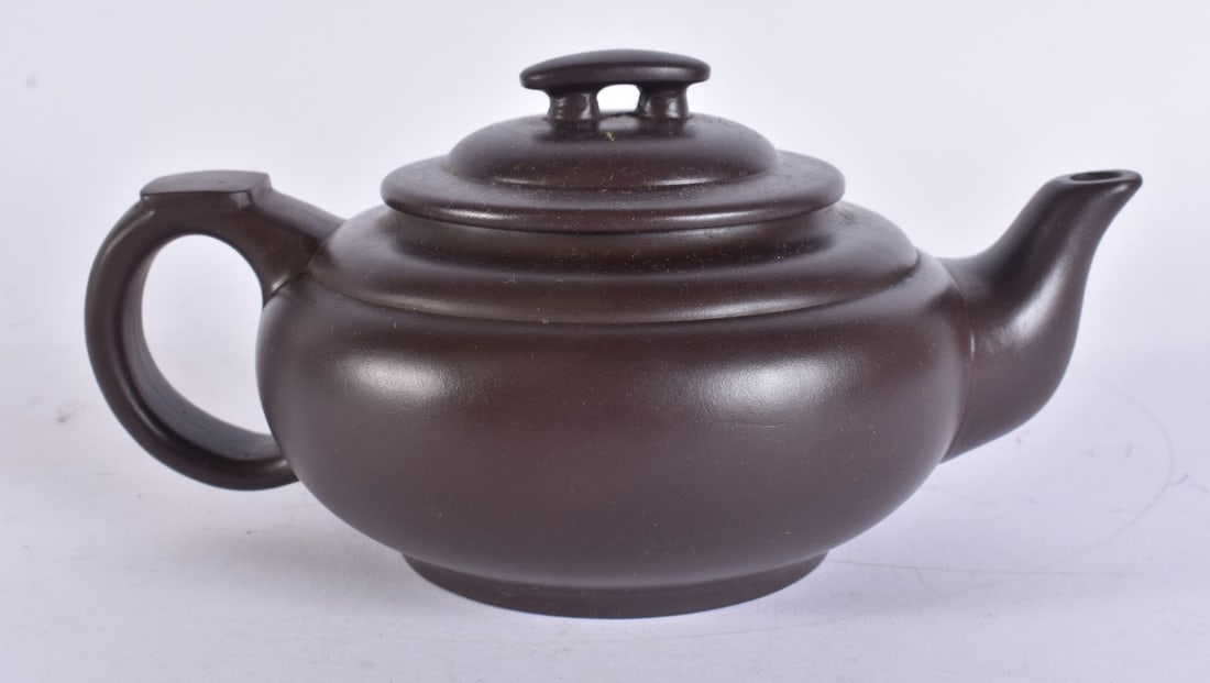 A CHINESE YIXING POTTERY TEAPOT AND COVER. 18 cm wide. (1 of 7)