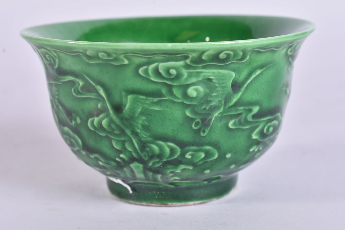 A CHINESE GREEN GLAZED DRAGON BOWL. 7.25 cm wide.: A CHINESE GREEN GLAZED DRAGON BOWL. 7.25 cm wide.