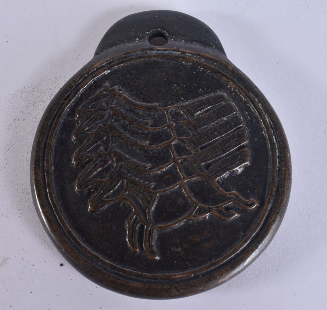A KOREAN BRONZE HORSE TRADING MEDALLION. 9.5 cm wide. (1 of 2)