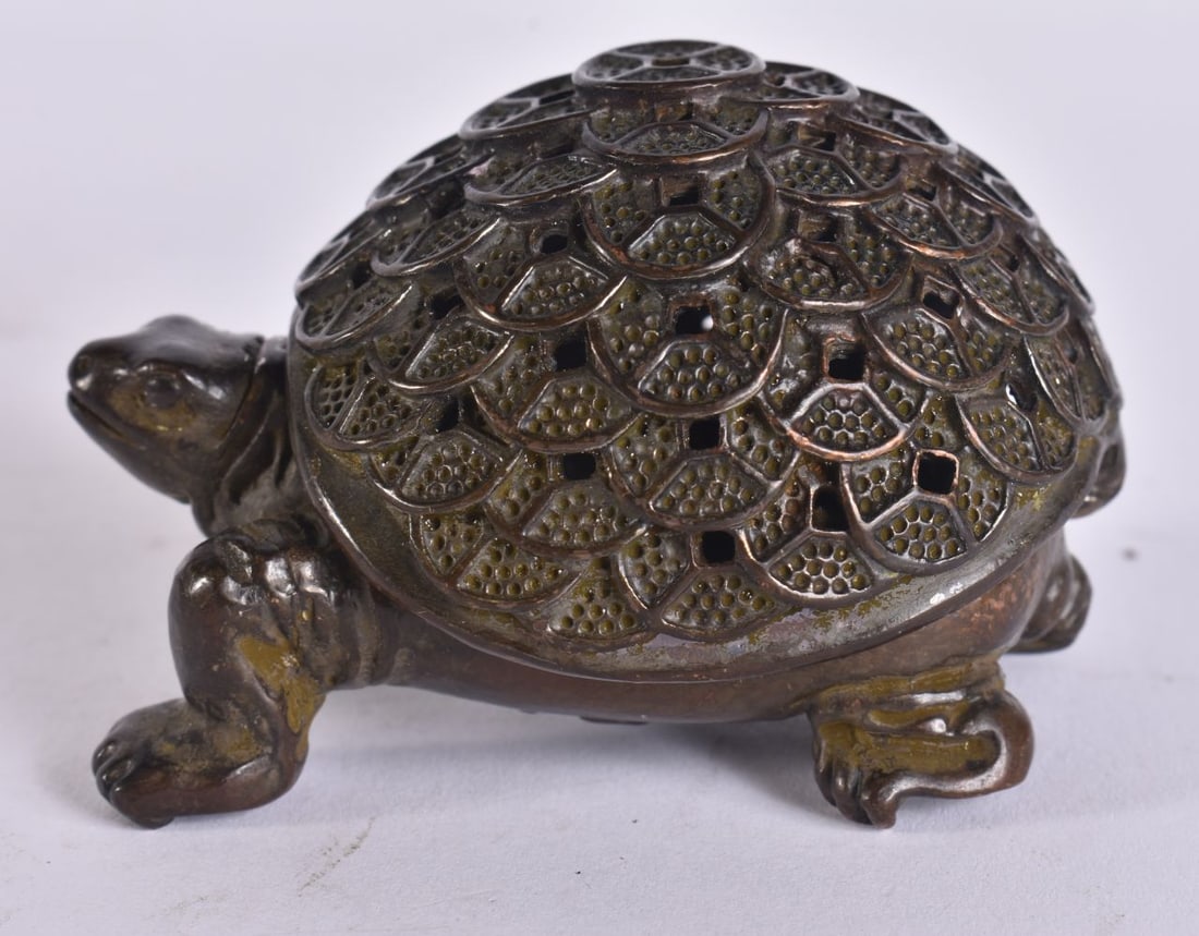 A JAPANESE BRONZE TORTOISE CENSER AND COVER. 7.5 cm wide. (1 of 5)