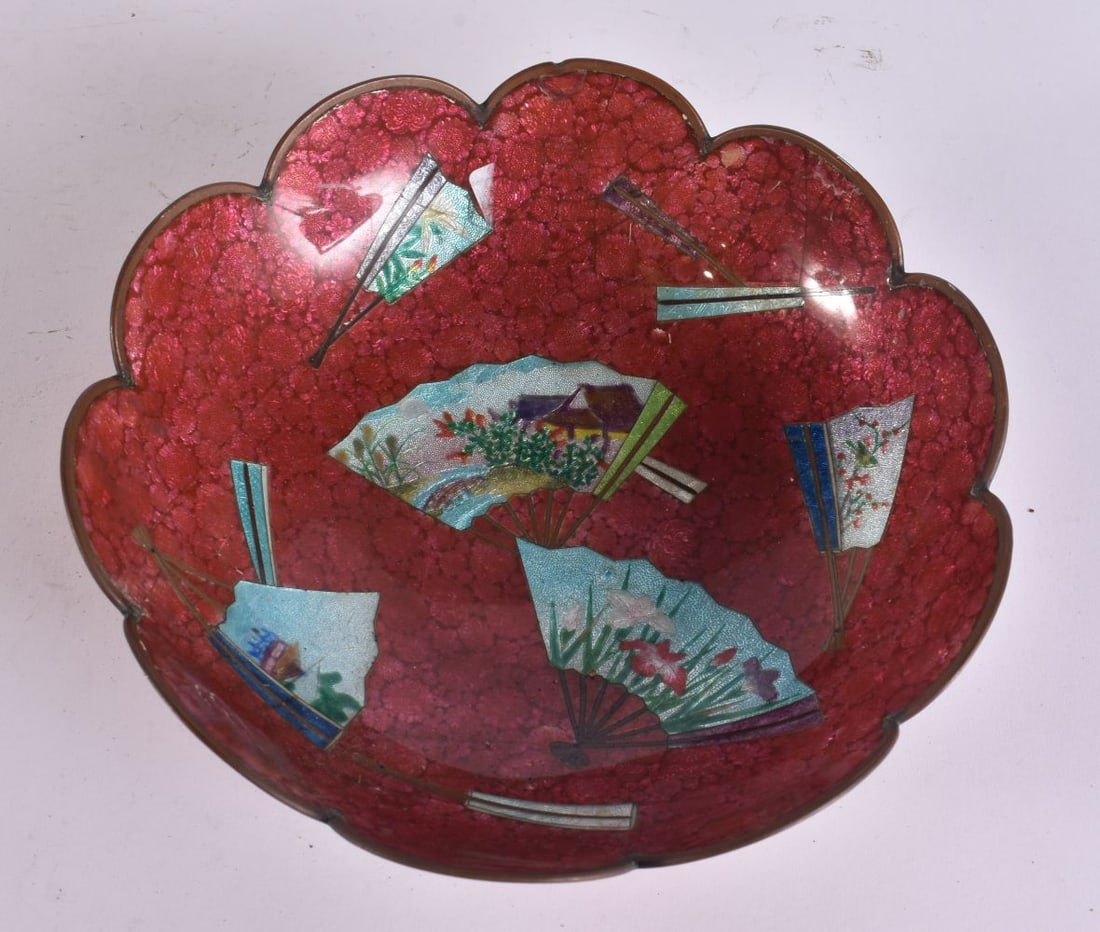 A 19TH CENTURY JAPANESE MEIJI PERIOD CLOISONNE ENAMEL LOBED BOWL. 18 cm wide. (1 of 4)