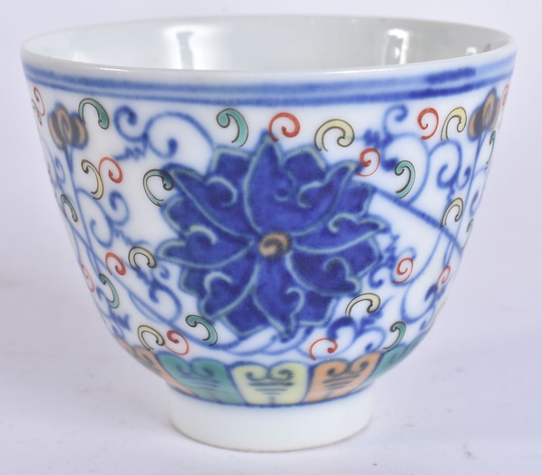A CHINESE DOUCAI PORCELAIN TEABOWL. 7.5 cm wide.: A CHINESE DOUCAI PORCELAIN TEABOWL. 7.5 cm wide.