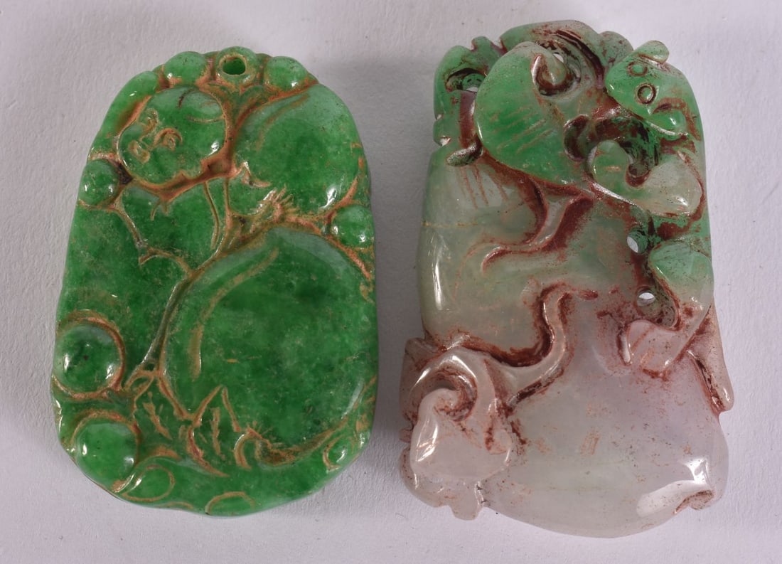 TWO CHINESE JADE CARVINGS. 6.5 cm x 3.5 cm. (2): TWO CHINESE JADE CARVINGS. 6.5 cm x 3.5 cm. (2)