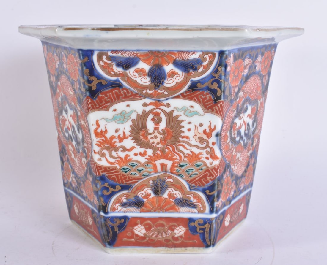 A 19TH CENTURY JAPANESE MEIJI PERIOD IMARI PORCELAIN PLANTER. 22 cm x 18 cm.: A 19TH CENTURY JAPANESE MEIJI PERIOD IMARI PORCELAIN PLANTER. 22 cm x 18 cm.