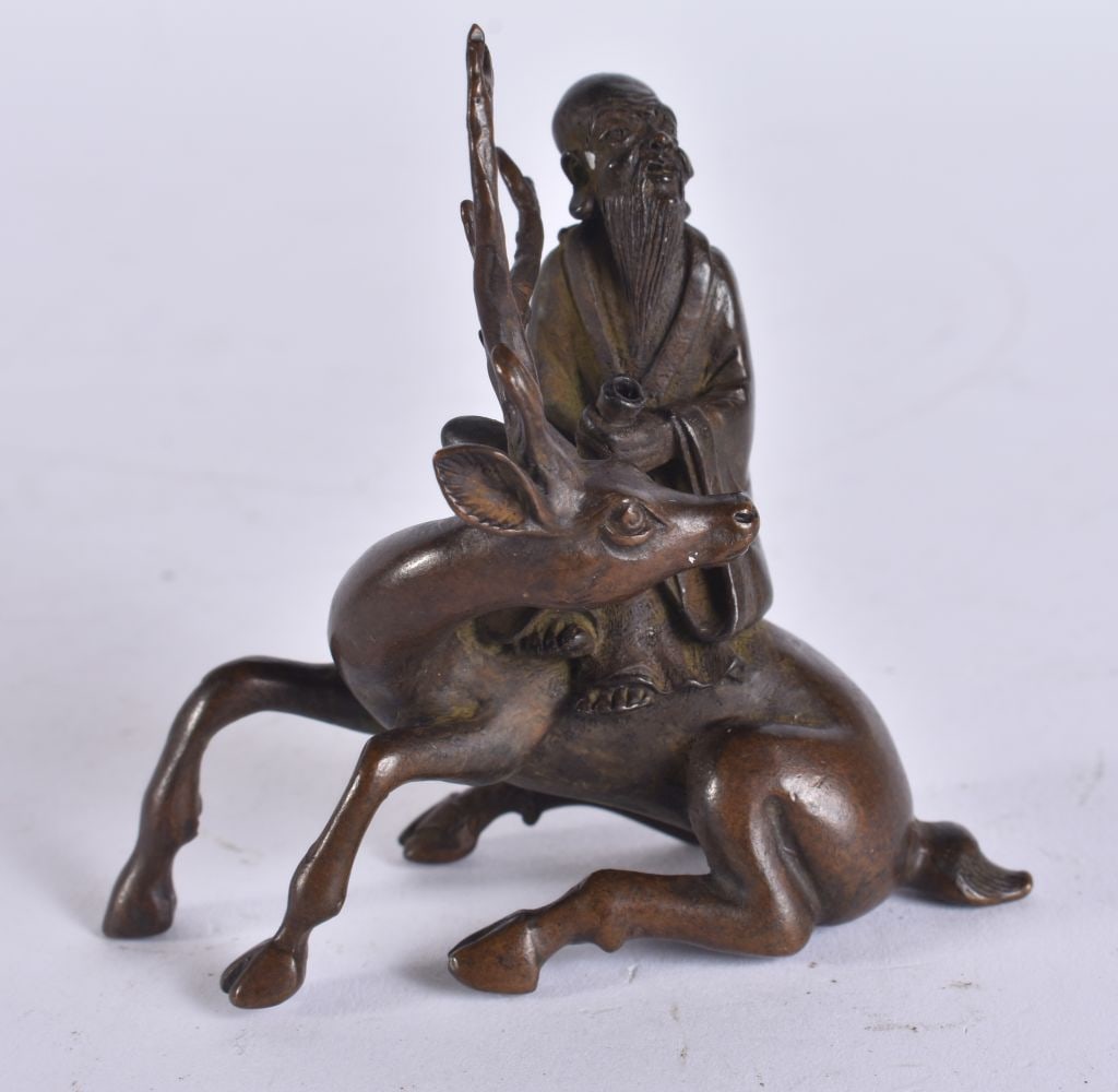 A JAPANESE BRONZE DEER. 8 cm x 6 cm. (1 of 3)