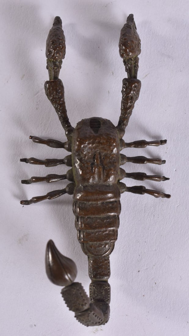 A JAPANESE BRONZE SCORPION. 9 cm wide. (1 of 3)