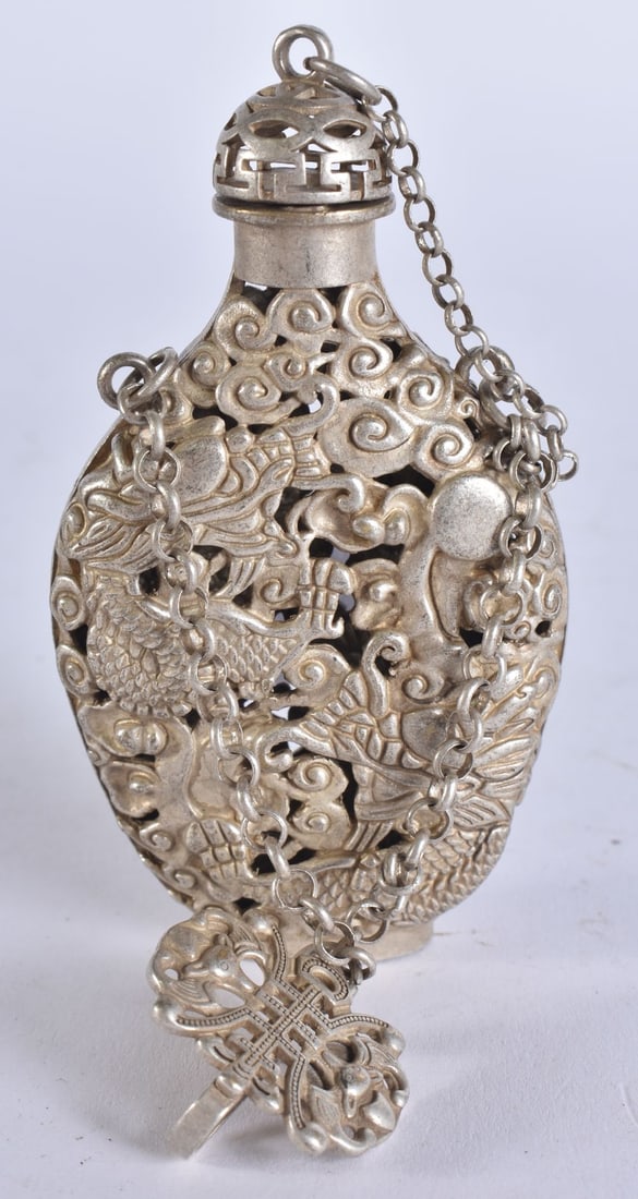 A CHINESE WHITE METAL SNUFF BOTTLE. 7 cm high.: A CHINESE WHITE METAL SNUFF BOTTLE. 7 cm high.
