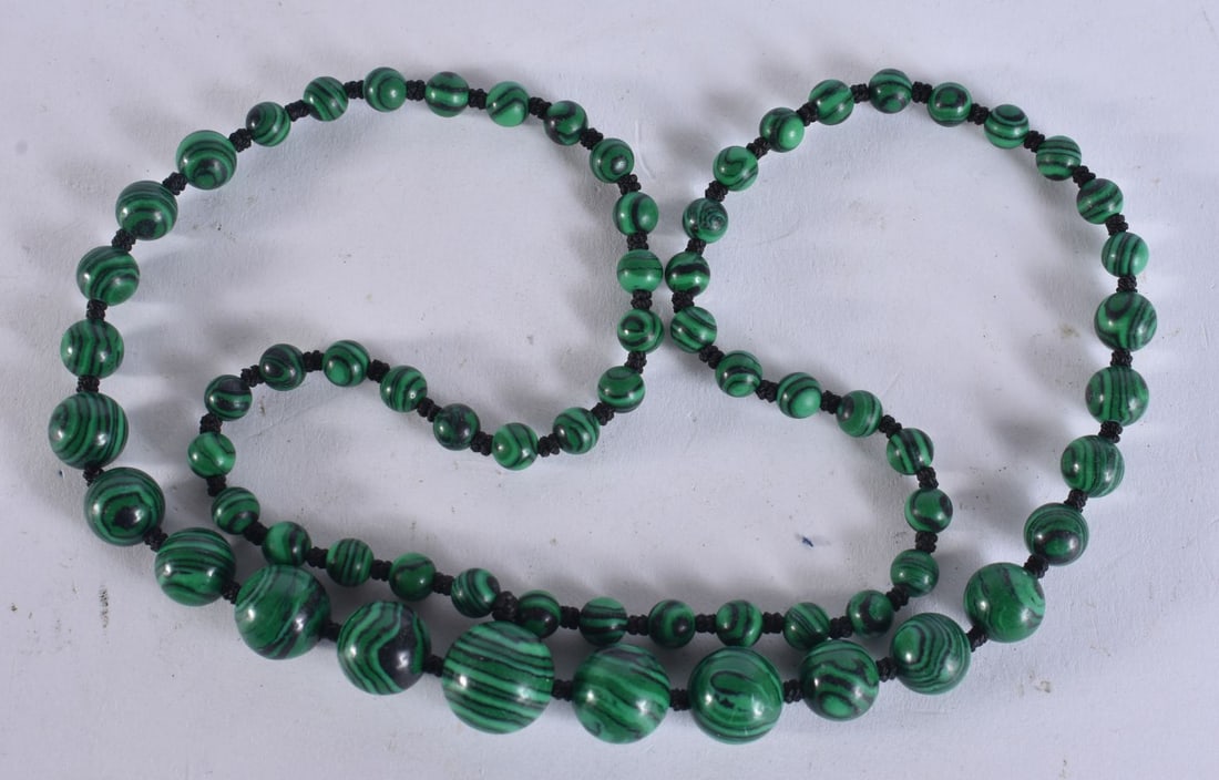 A CHINESE MALACHITE NECKLACE. 60 cm long.: A CHINESE MALACHITE NECKLACE. 60 cm long.
