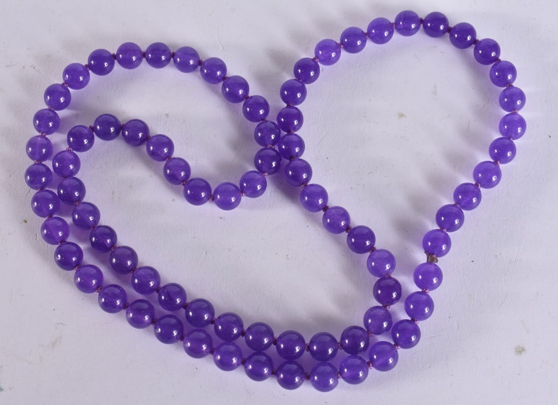 A CHINESE LAVENDER JADE NECKLACE. 68 cm long. (1 of 3)