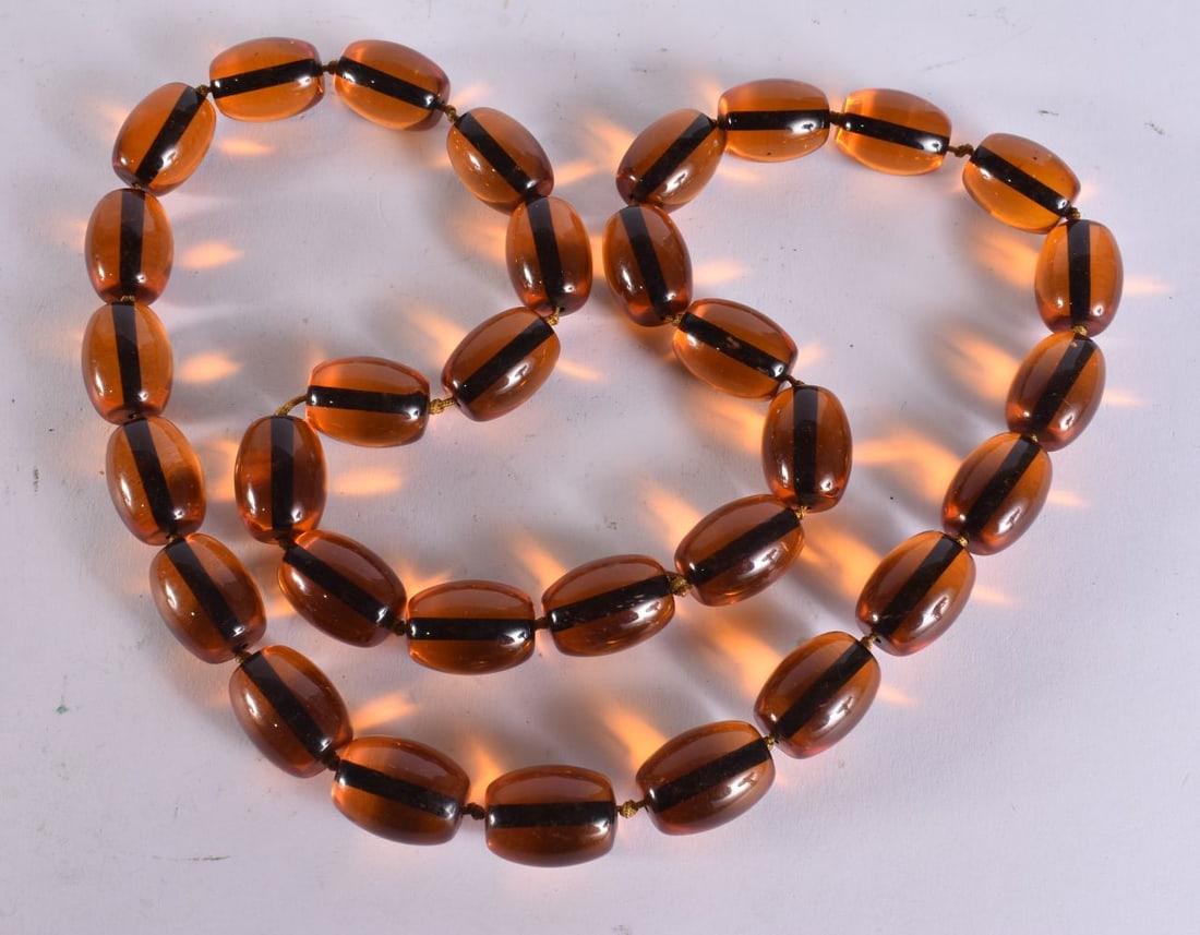 A CHINESE ORANGE BEAD NECKLACE. 84 cm long.: A CHINESE ORANGE BEAD NECKLACE. 84 cm long.
