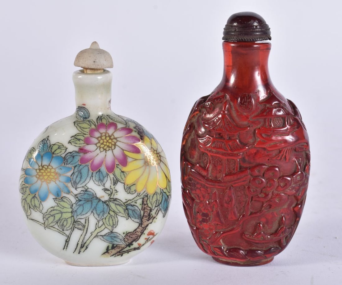 TWO CHINESE SNUFF BOTTLES. 8 cm high. (2) (1 of 5)