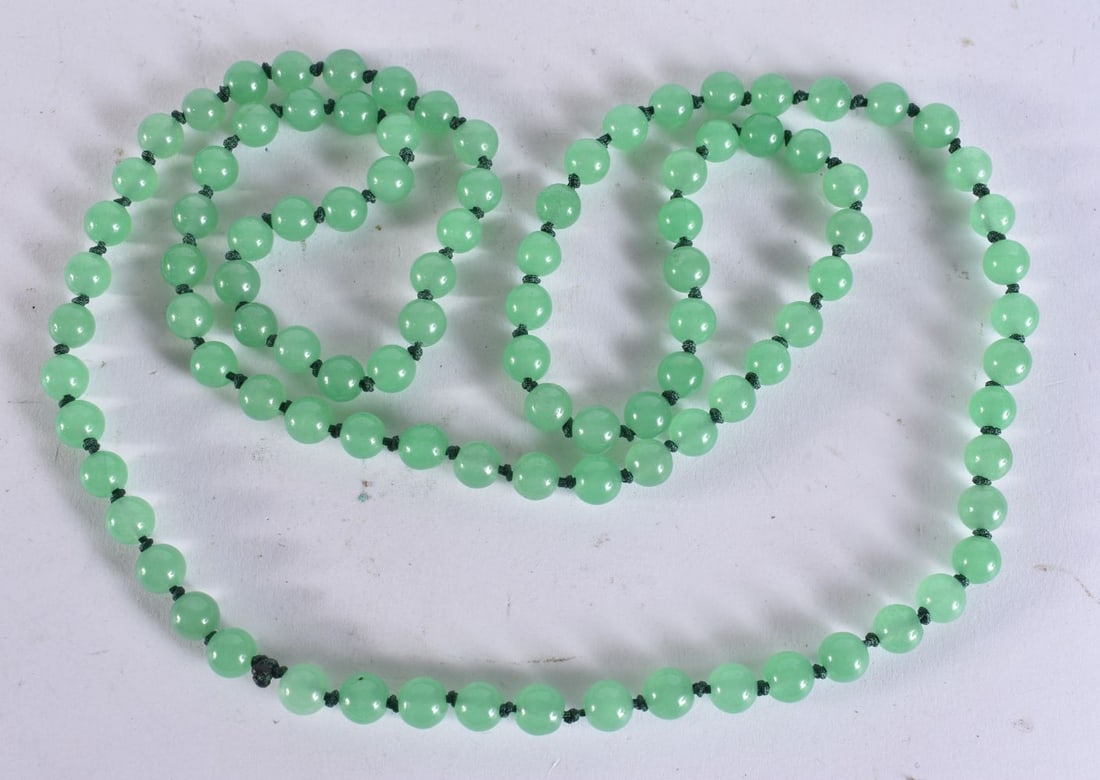A CHINESE JADE NECKLACE. 92 cm long. (1 of 3)