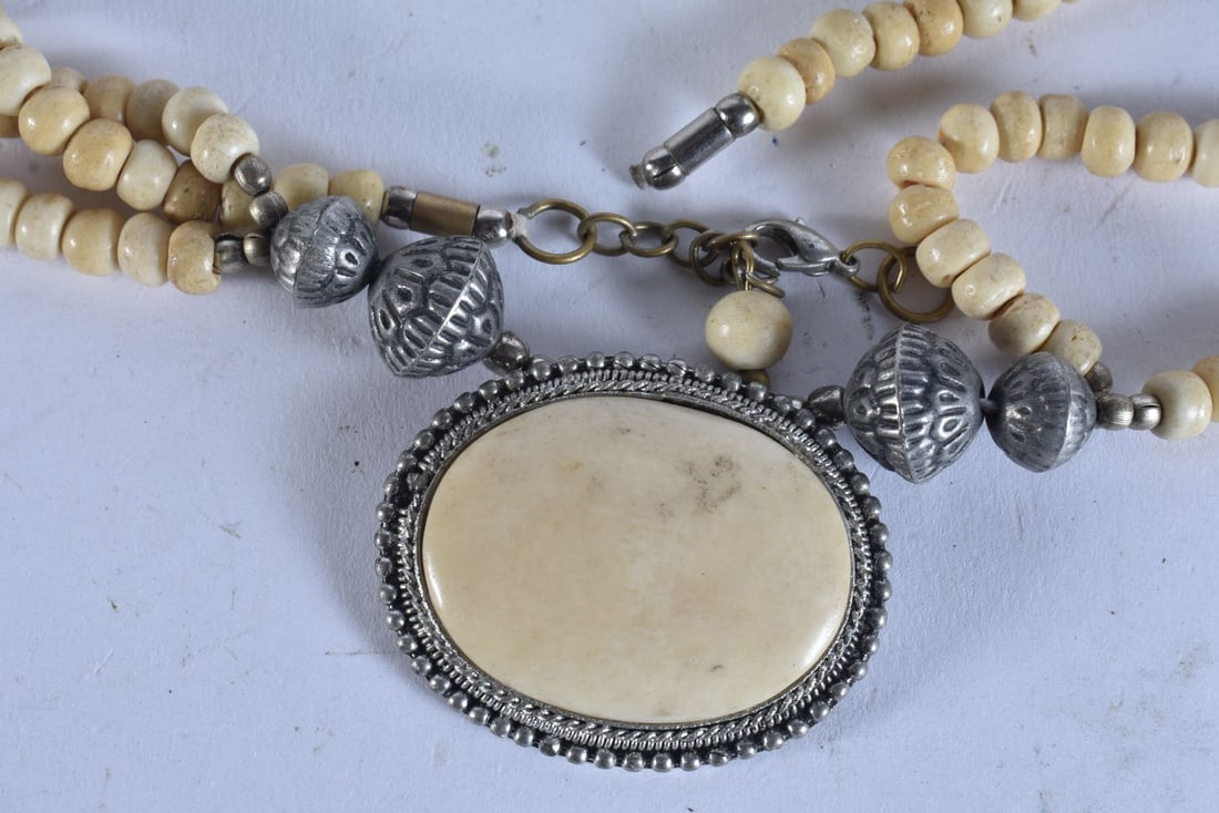 ASSORTED NECKLACES. (qty) - 6