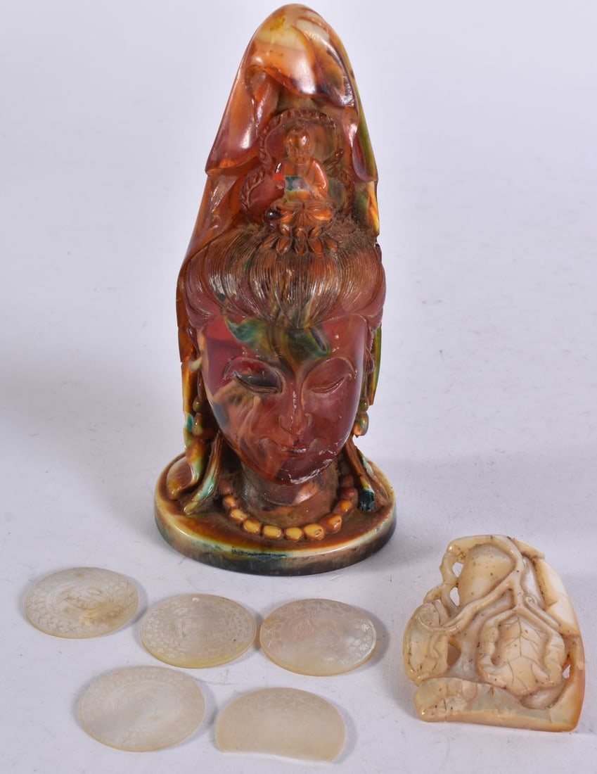 A 19TH CENTURY CHINESE MOTHER OF PEARL SNUFF BOTTLE etc. (qty): A 19TH CENTURY CHINESE MOTHER OF PEARL SNUFF BOTTLE etc. (qty)