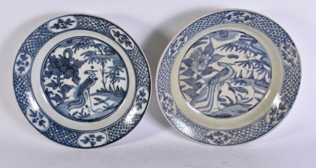 TWO CHINESE KRAAK PORCELAIN BOWLS. 28 cm wide. (2) (1 of 6)